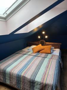 Postel nebo postele na pokoji v ubytování Fontaine Valhalla Hotel