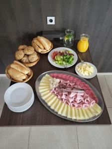 Jídlo v penzionu nebo okolí