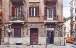 Το κτήριο όπου στεγάζεται  το διαμέρισμα +11 φωτογραφίες