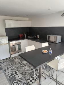 Η κουζίνα ή μικρή κουζίνα στο Appartement 30 m2 neuf + terrasse +1 φωτογραφίες