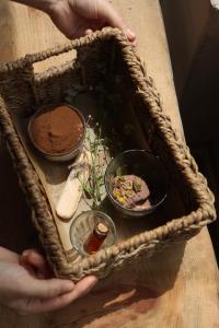 Gallery image of Earthy room - THHPSOCIETY - THE HUMAN HAPPINESS PROJECT in Mukteswar +19 photos