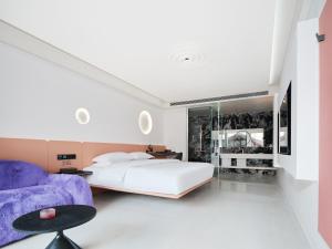 Voodi või voodid majutusasutuse 丽江熹v空中花园智能观景酒店 toas