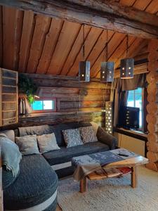 a living room with a couch and a table at Rukan Kelostar in Kuusamo