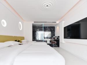 Voodi või voodid majutusasutuse 丽江熹v空中花园智能观景酒店 toas