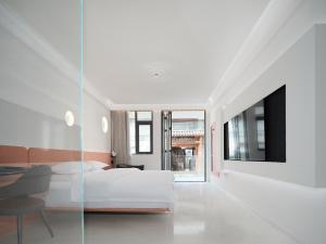 Voodi või voodid majutusasutuse 丽江熹v空中花园智能观景酒店 toas