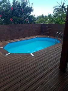 Bazén v ubytování Petite maison avec piscine nebo v jeho okolí