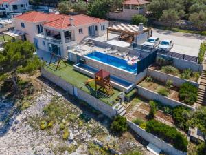 Hồ bơi trong/gần Beachfront Villa Grski Rat Korčula with pool
