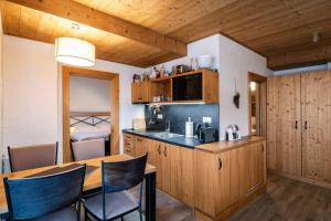 Kuchyňa alebo kuchynka v ubytovaní Apartman Konifer - Jacuzzi - Ski In Ski Out + 13 fotografií