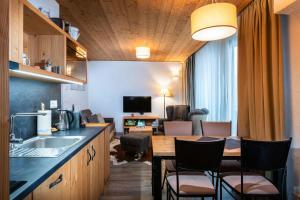 Kuchyňa alebo kuchynka v ubytovaní Apartman Konifer - Jacuzzi - Ski In Ski Out