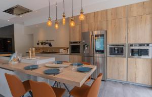 Dapur atau dapur kecil di Amazing Home In Solliès-Toucas