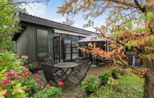 Aed väljaspool majutusasutust 3 Bedroom Awesome Home In Rødvig Stevns