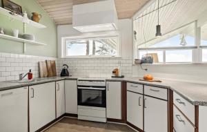 Køkken eller tekøkken på Beautiful Home In Nordborg With Wifi
