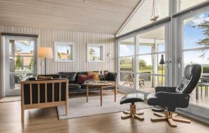 Et opholdsområde på Beautiful Home In Nordborg With Wifi