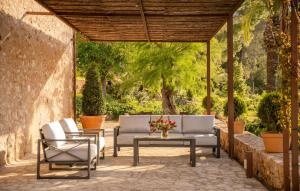 a patio with two chairs and a table and chairs at Can Guillem-Bet in Pollença