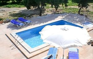 Bazén v ubytování Petit Saraix nebo v jeho okolí + 14 fotografií