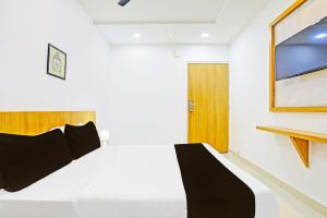 Postel nebo postele na pokoji v ubytování Super Hotel O Raipur