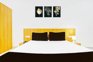 Postel nebo postele na pokoji v ubytování Super Hotel O Raipur