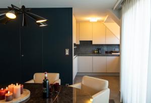 a kitchen and dining room with a table and chairs at Alizee - fam penthouse - 3 parkings in Knokke-Heist