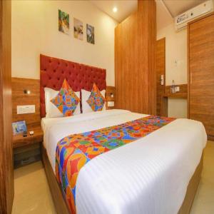 Postel nebo postele na pokoji v ubytování Hotel Elegant - Mohammed Ali Road