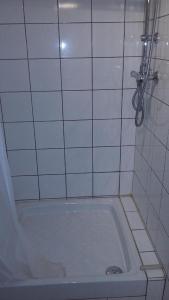 Koupelna v ubytování Paul a 12 km de la mer + 7 fotografií