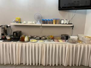 Makanan di atau di tempat lain dekat hotel