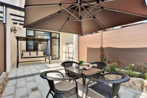 Patio nebo venkovní prostory v ubytování 上海乡韵亲子酒店