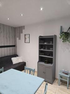 Ένα ή περισσότερα κρεβάτια σε δωμάτιο στο Grandma's place Zagreb