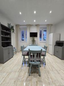 Η κουζίνα ή μικρή κουζίνα στο Grandma's place Zagreb +30 φωτογραφίες