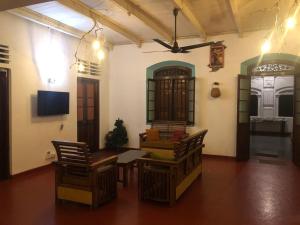 TV a/nebo společenská místnost v ubytování Casa Del Ceylon