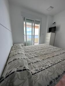 Ένα ή περισσότερα κρεβάτια σε δωμάτιο στο Apto con encanto en primera línea de playa , Cullera