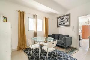 a living room with a glass table and a couch at Villa Vintage. in Boca Chica