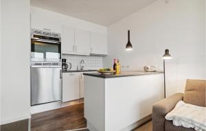 A kitchen or kitchenette at Lovely Apartment In Allinge With Wifi