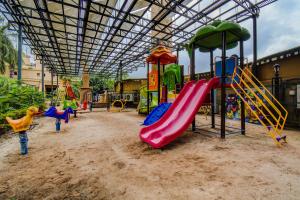 Sân chơi trẻ em tại The Corinthians Resort