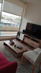 Μια τηλεόραση ή/και κέντρο ψυχαγωγίας στο Impecable Departamento Mariposa