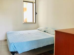 a bed in a room with a mirror and a window at San Rocco one bed Apartments 1B1 4 in Isca sullo Ionio