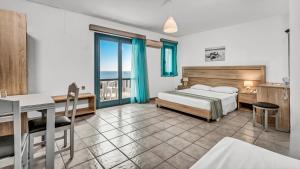 Postel nebo postele na pokoji v ubytování Marilisa Hotel + 19 fotografií