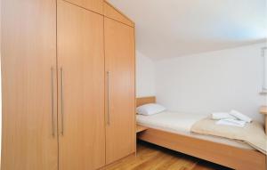 Posteľ alebo postele v izbe v ubytovaní Holiday Home Pridraga With Outdoor Swimming Pool 183