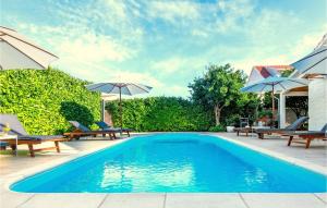 Swimmingpoolen hos eller tæt på Villa Galatea + 37 billeder