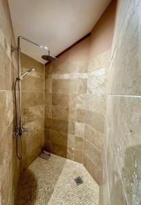 Koupelna v ubytování Le Roquefeuil T4 Duplex St-Gilles