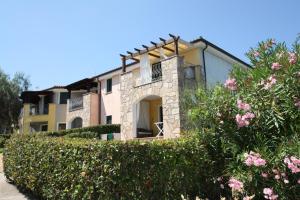 Gallery image of Appartamento 6 - Complesso Residenziale Terme di Casteldoria in Santa Maria Coghinas +32 photos