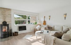 Χώρος καθιστικού στο 2 Bedroom Beautiful Home In Vejby
