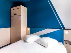 Postel nebo postele na pokoji v ubytování ibis budget Morlaix