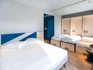 Postel nebo postele na pokoji v ubytování ibis budget Morlaix
