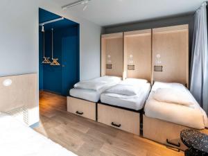 Postel nebo postele na pokoji v ubytování ibis budget Morlaix