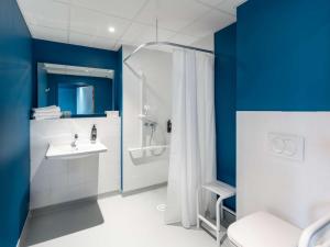 Koupelna v ubytování ibis budget Morlaix