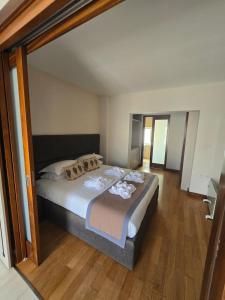 Postel nebo postele na pokoji v ubytování D Townhouse Boutique Suites