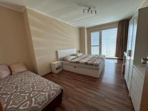 Posteľ alebo postele v izbe v ubytovaní Apartmán Zmeko Centrum Piešťany