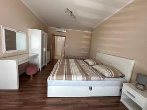 Posteľ alebo postele v izbe v ubytovaní Apartmán Zmeko Centrum Piešťany