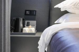 Łóżko lub łóżka w pokoju w obiekcie Shanming Boutique Homestay