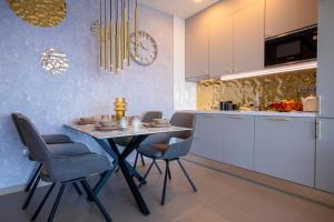Kuchyň nebo kuchyňský kout v ubytování INTEMPO SKY RESORT in BENIDORM TOP PREMIUM APARTAMENTS